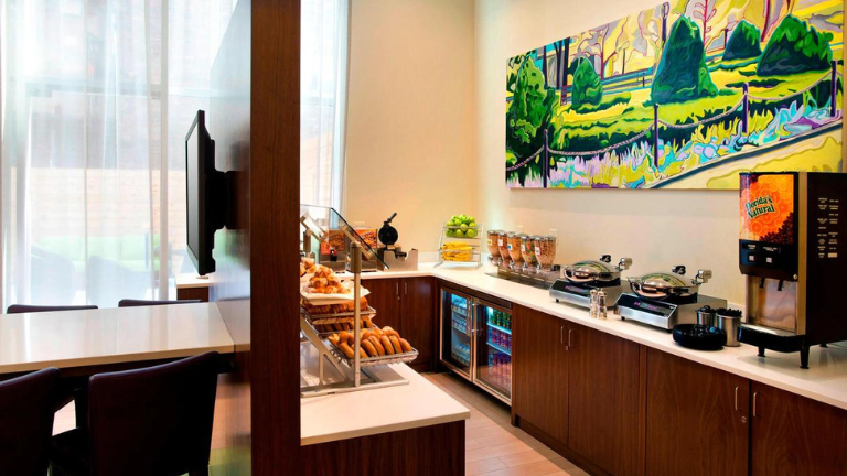 Springhill Suites New York - Petit-djeuner buffet