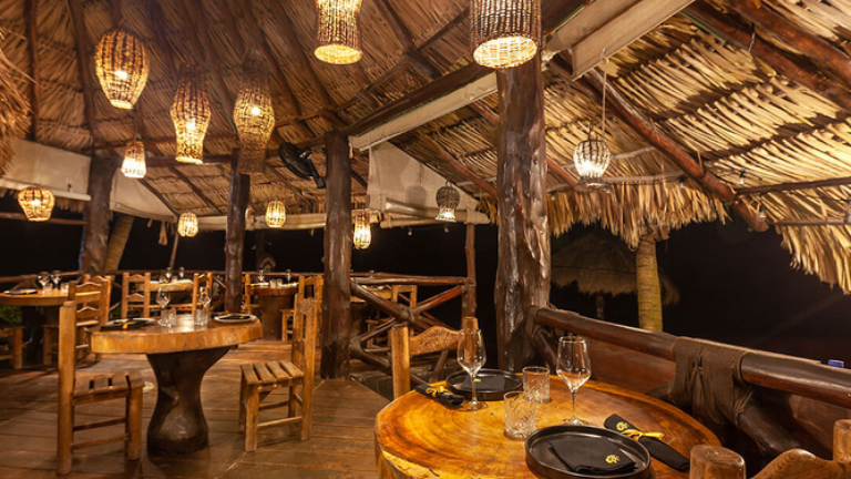 Palapa-Bar de la plage et restaurant