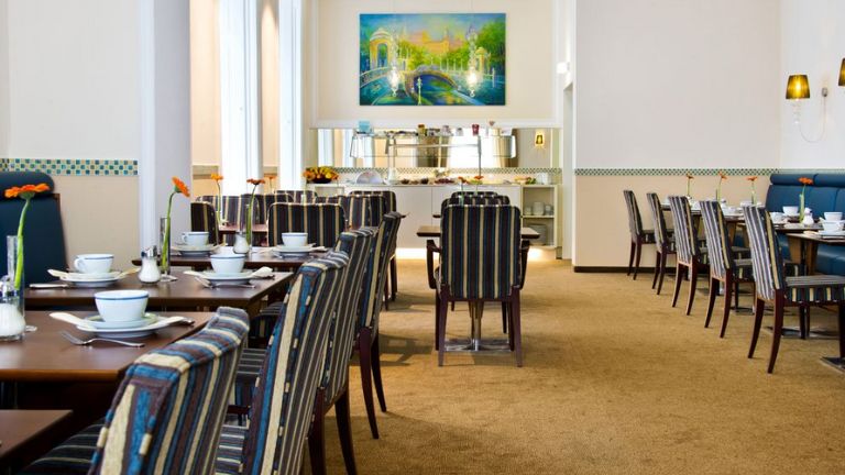 HiLight Suites Hotel - Salle de petit-djeuner