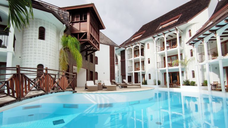 Htel Le Saint Alexis - piscine