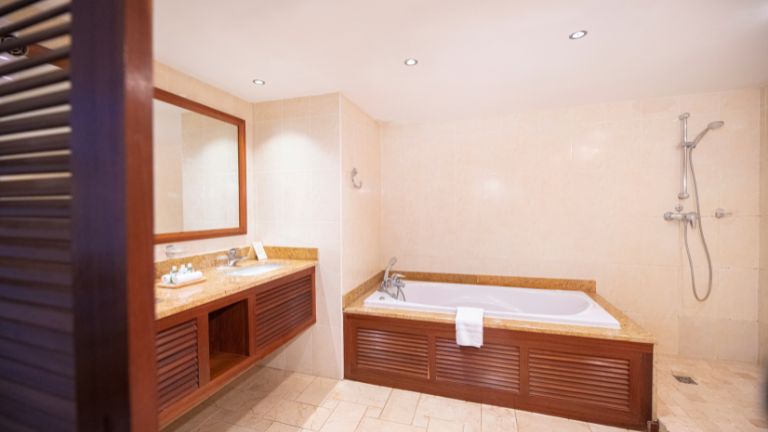Htel Le Saint Alexis - Salle de bains - Junior suite