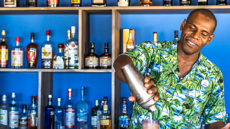 Htel East Winds, Sainte-Lucie - barman