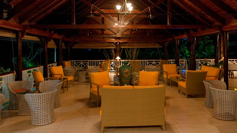 Htel Acajou aux Seychelles, bar