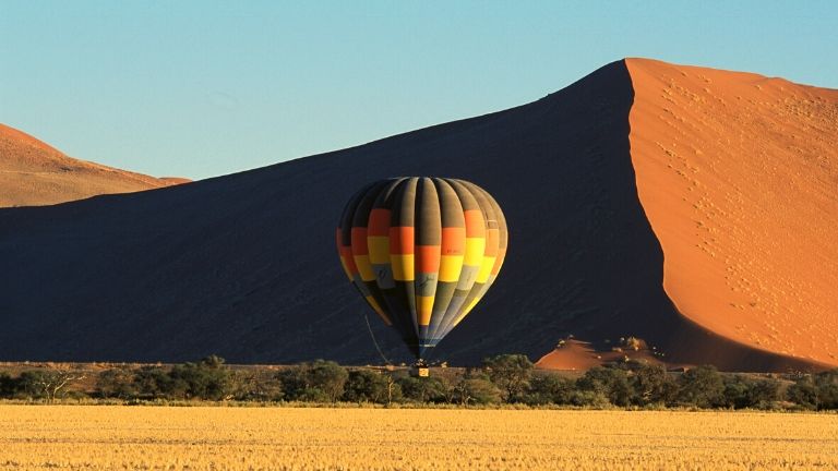 Naukluft national parc desert du namib dunes de sossuvlei survol en montgolfire