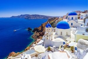 santorin eglise orthodoxe toit bleu grece