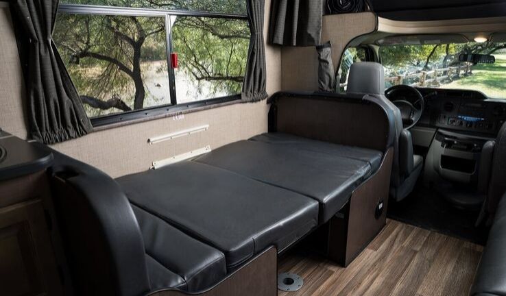 Intrieur camping car USA 7 personnes